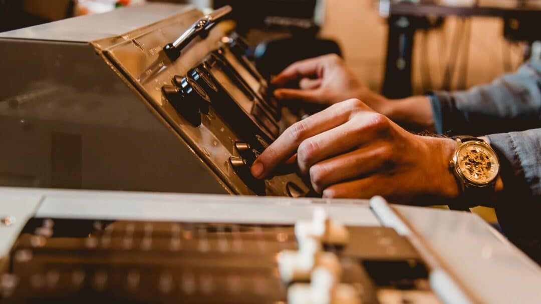 Expert mastering of a vinyl record on a 1967 Haeco Scully disc cutting lathe at Gearbox Records for Analogue October Records