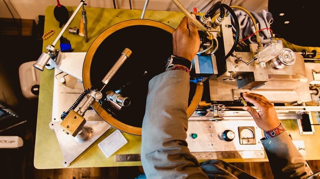 Expert mastering of a vinyl record on a 1967 Haeco Scully disc cutting lathe at Gearbox Records for Analogue October Records